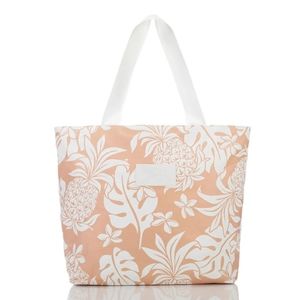 Aloha Collection Paina Day Tripper Tote NWT